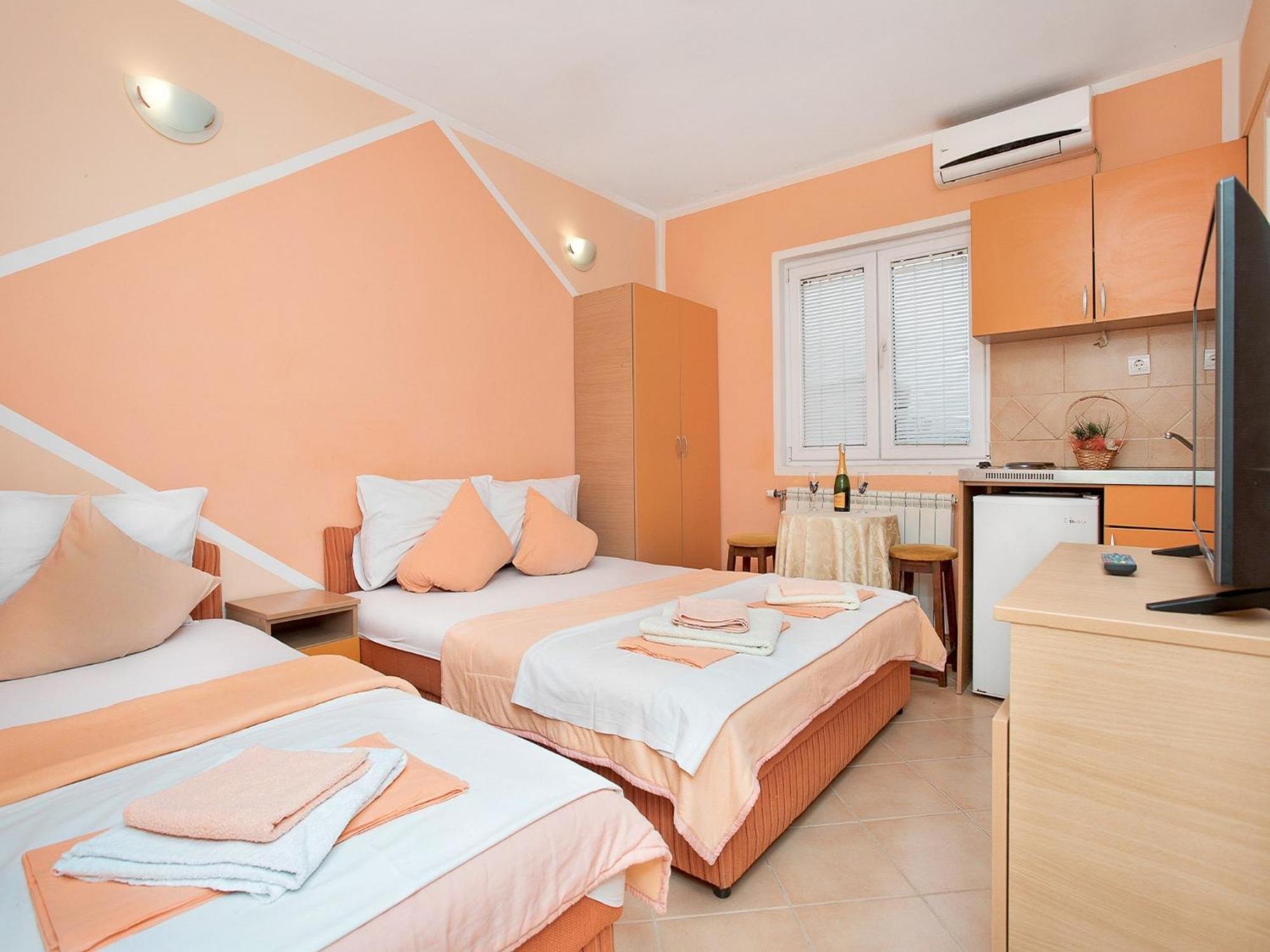 Guest house Mik5 - Famous Jaz